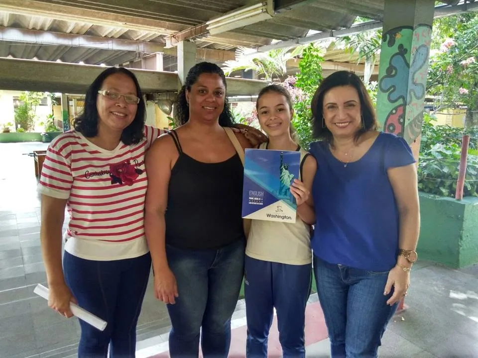 Futura entrega bolsa integral para aluna da rede pública.
